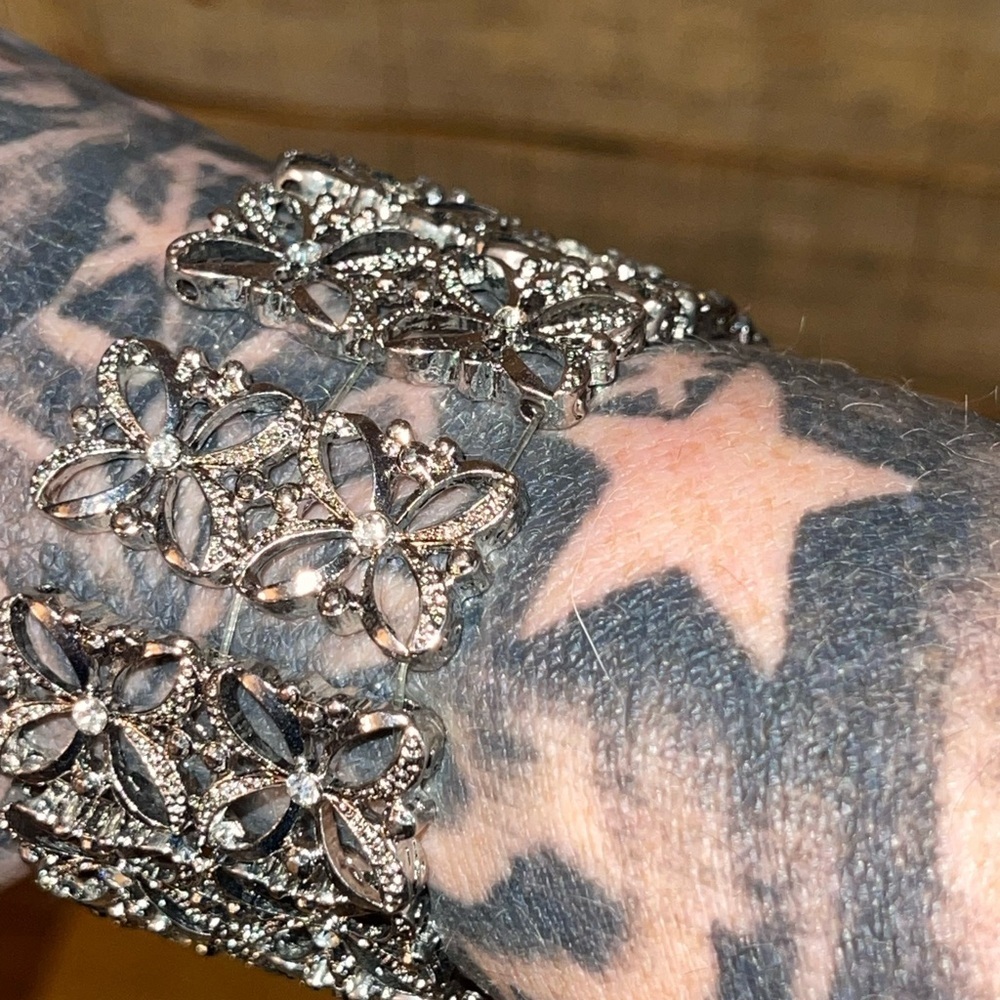 Unique silver with crystals flower bracelet - Picture 2 of 4